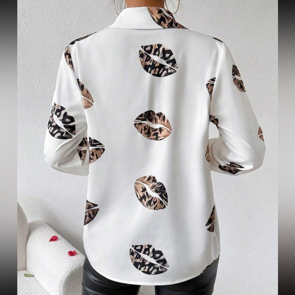 Luxe Leopard Lips Print Button Down Up Shirt Top Blouse - Picture 2 of 7